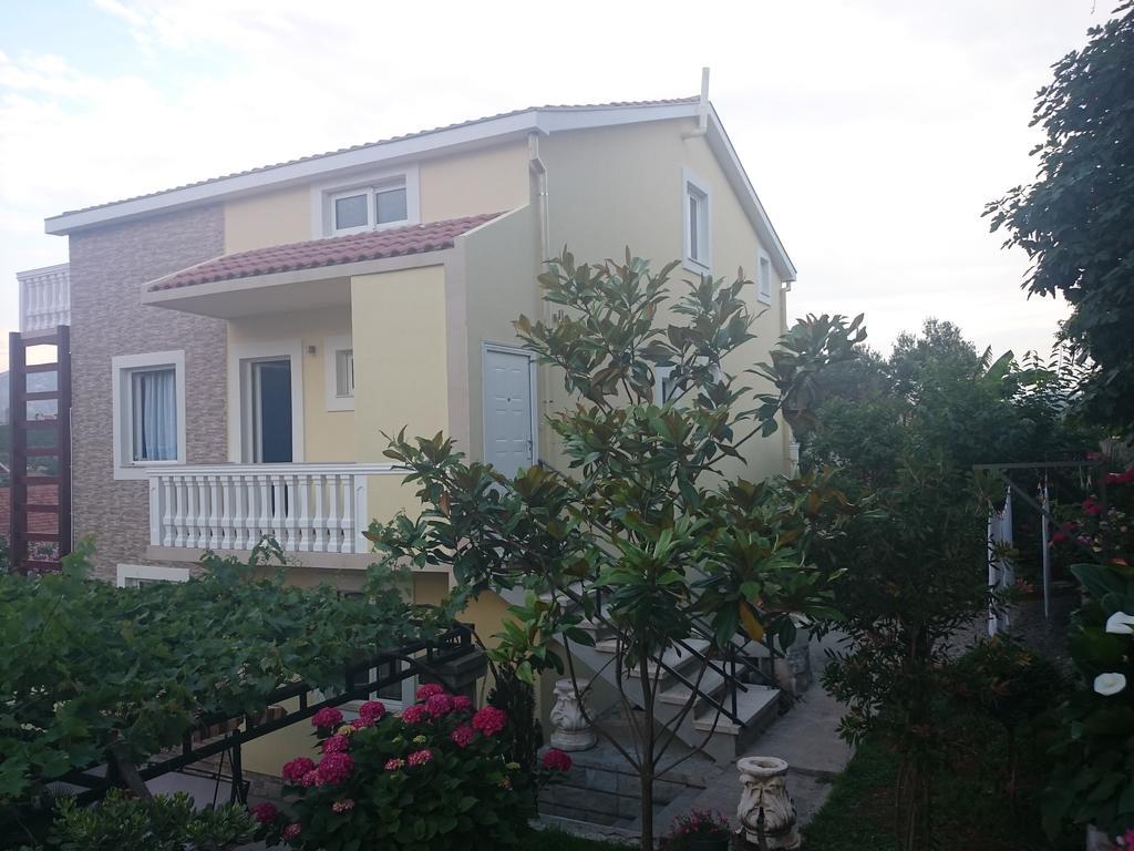 Apartments Sandra Tivat Exterior photo