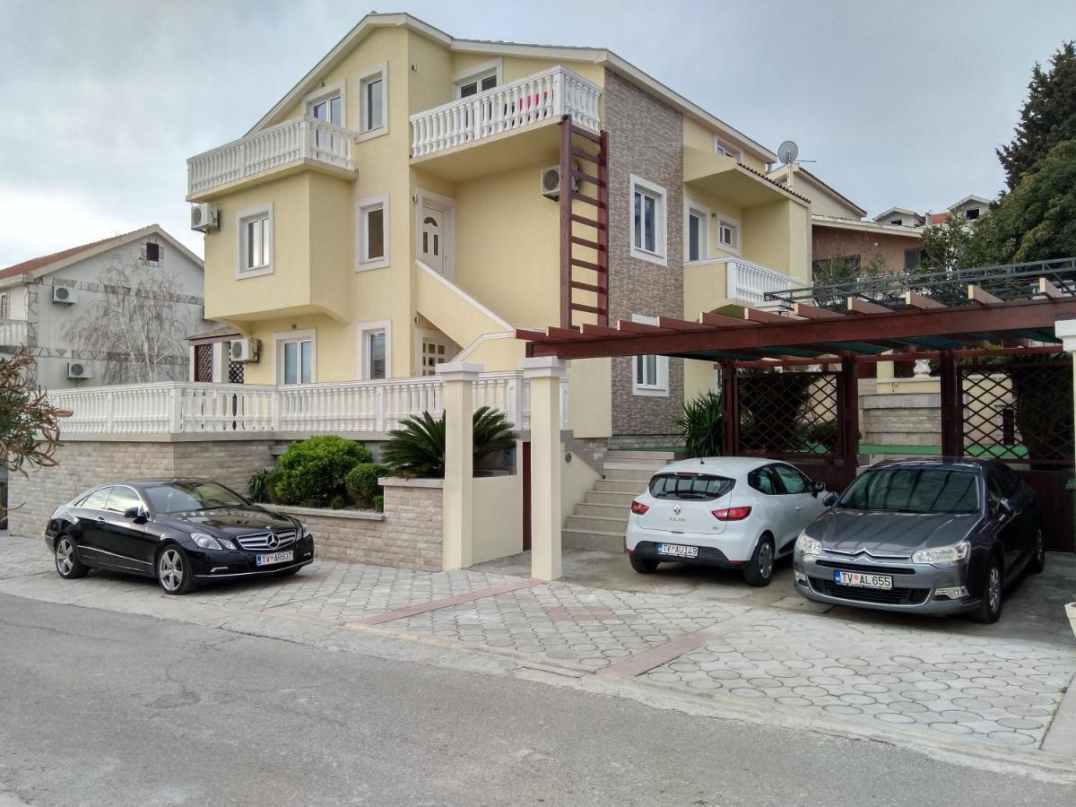 Apartments Sandra Tivat Exterior photo